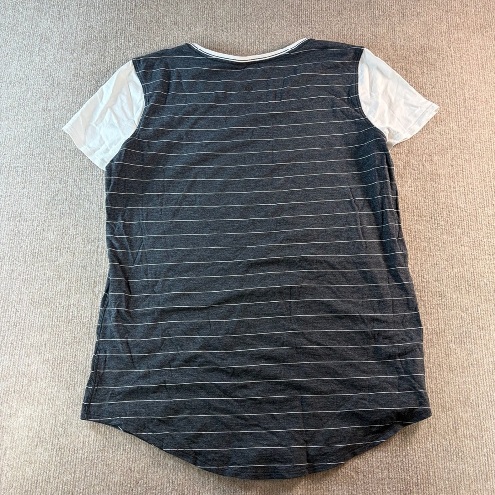 Lululemon Striped Short Sleeve T-Shirt Grey White Curved Hem Activewear Top